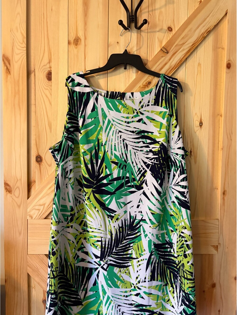 SOHO Apparel Ltd. Women's 2X Tropical Leaf Print Sleeveless Dress